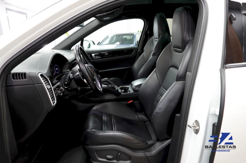 PORSCHE CAYENNE E-HYBRID COUPE 462CV