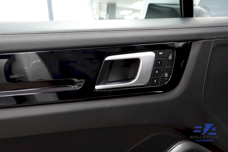 PORSCHE CAYENNE E-HYBRID COUPE 462CV