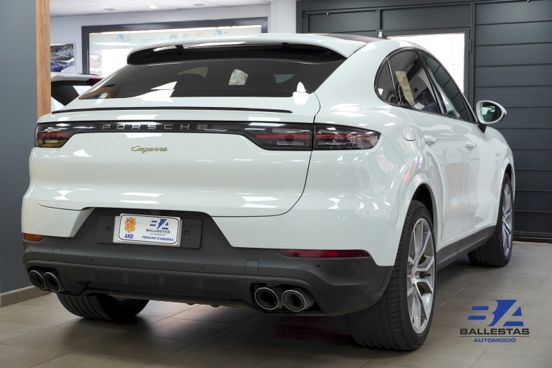PORSCHE CAYENNE E-HYBRID COUPE 462CV