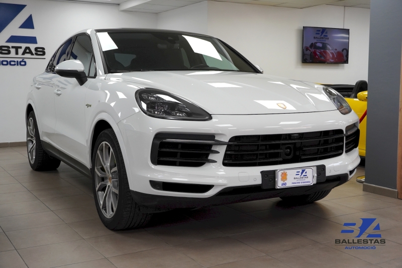 PORSCHE CAYENNE E-HYBRID COUPE 462CV