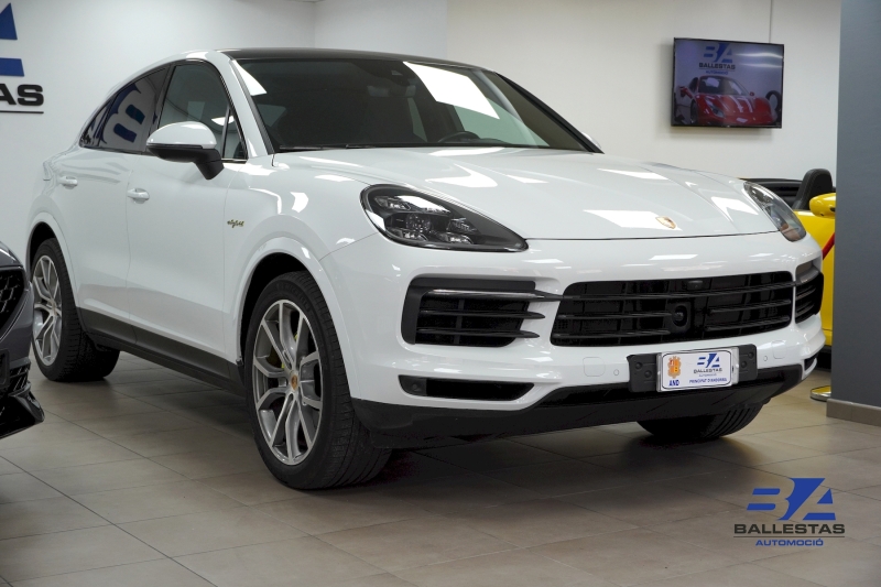 PORSCHE CAYENNE E-HYBRID COUPE 462CV