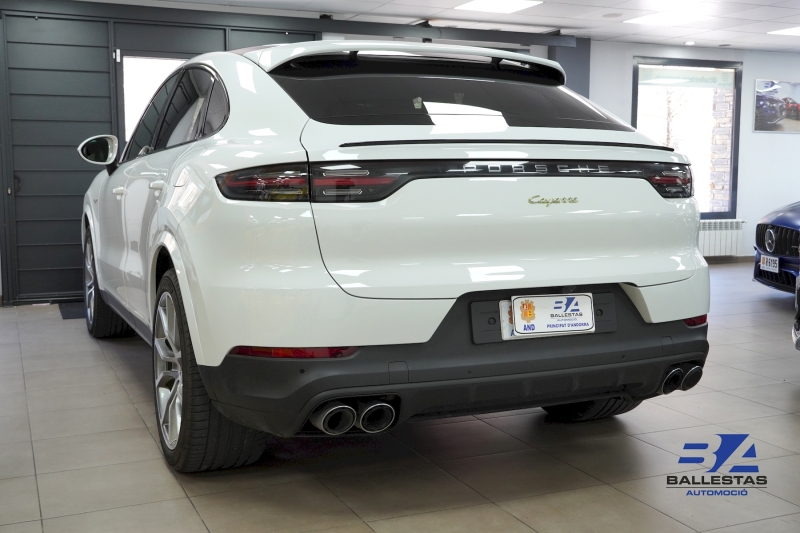 PORSCHE CAYENNE E-HYBRID COUPE 462CV