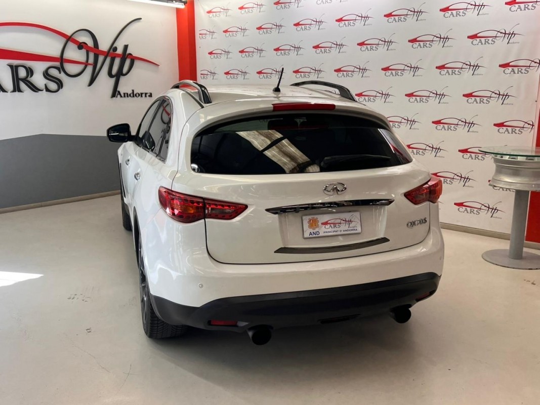 INFINITI QX70 QX70S