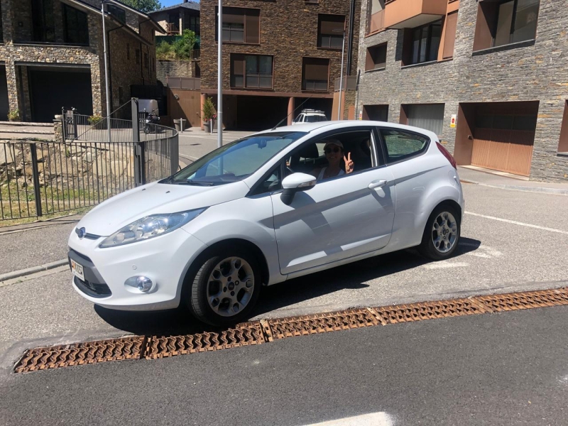 Ford fiesta blanc 
