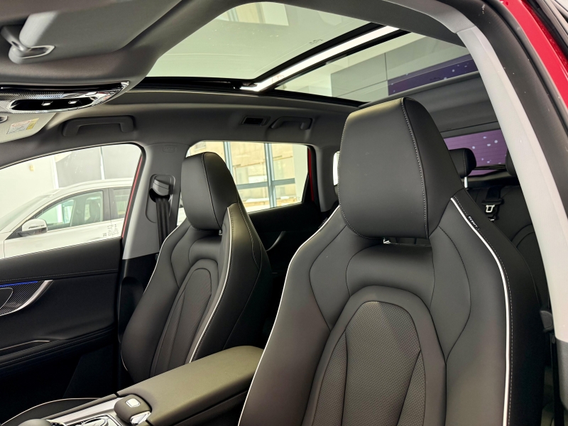 Ebro S700 HEV Luxury 1.6 TGDI 