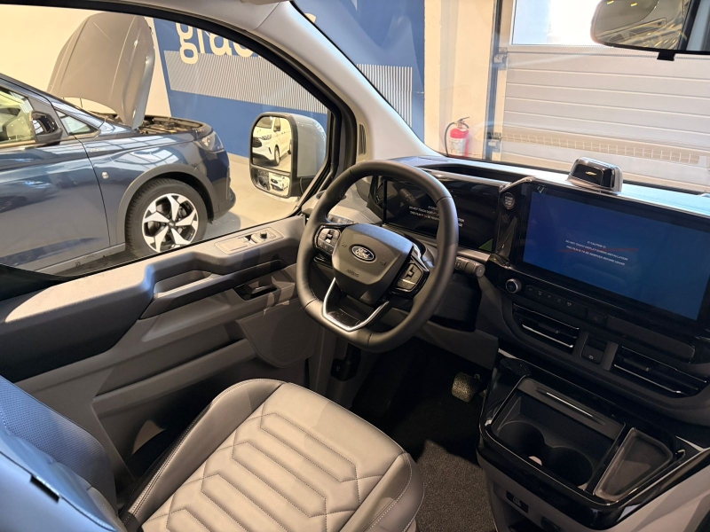 Ford Tourneo Custom Titanium X 2.0 dièsel 170CV automàtica A8 4x4 SWB