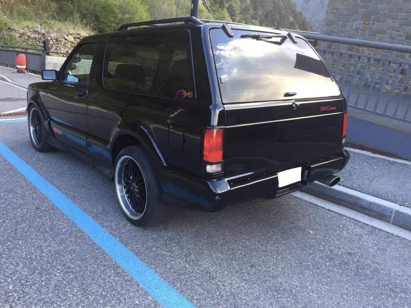 GMC Typhoon