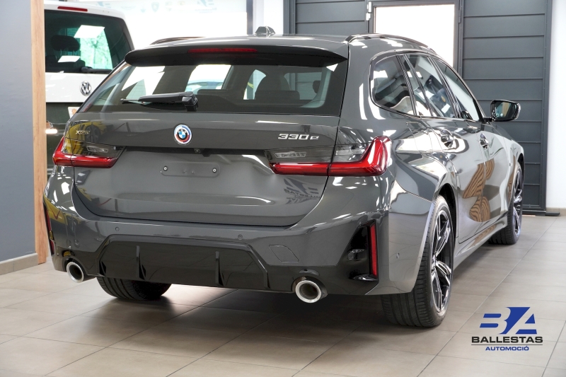 BMW 330E XDRIVE INDIVIDUAL 
