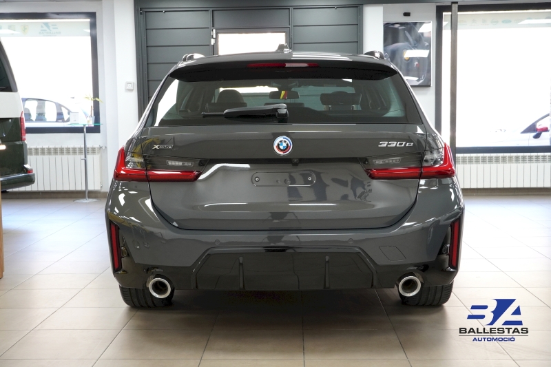 BMW 330E XDRIVE INDIVIDUAL 