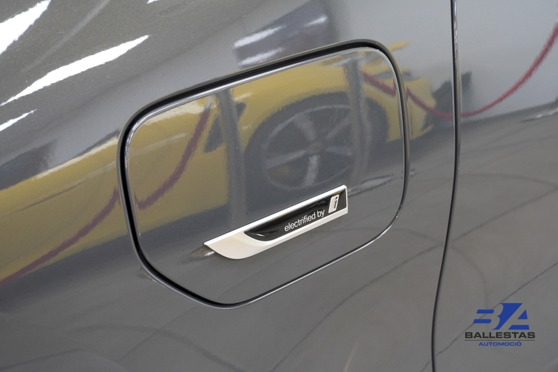 BMW 330E XDRIVE INDIVIDUAL 