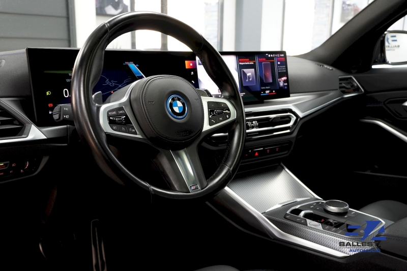 BMW 330E XDRIVE INDIVIDUAL 