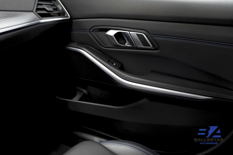 BMW 330E XDRIVE INDIVIDUAL 