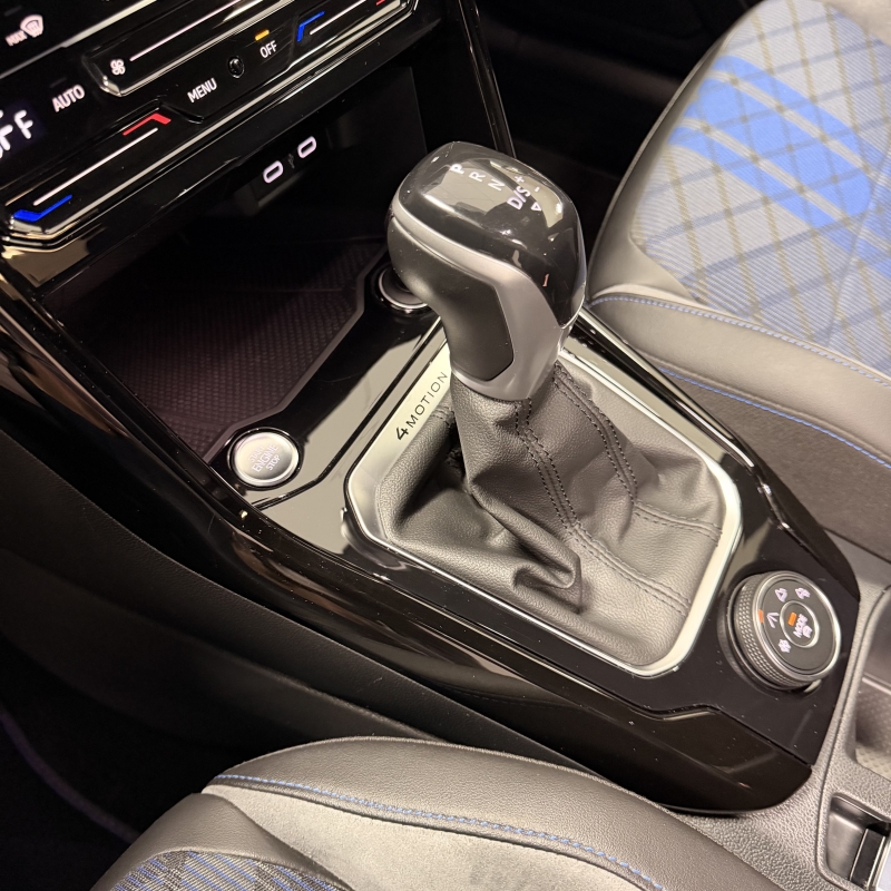 VOLKSWAGEN T-ROC R 300CV “AKRAPOVIC “