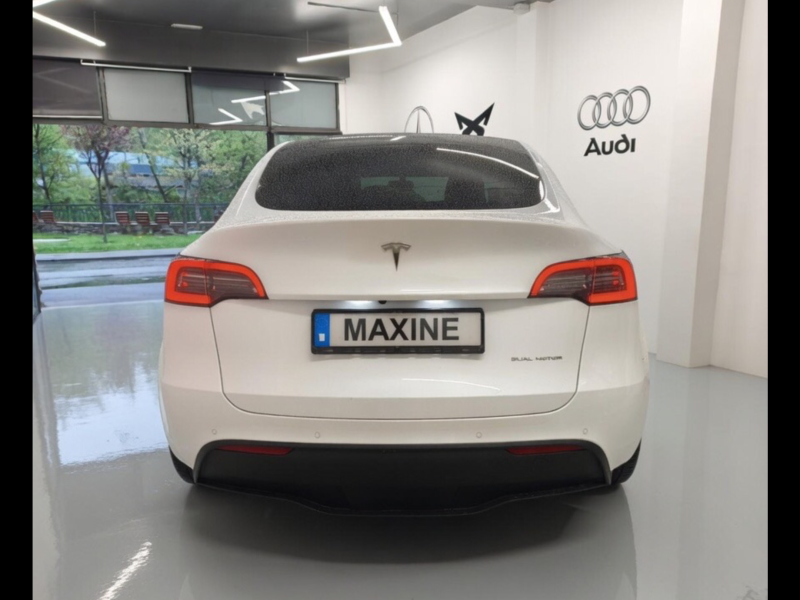 TESLA MODEL Y DUAL MOTOR 