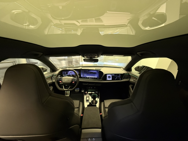 AUDI RS5 AVANT LAUNCH EDITION 