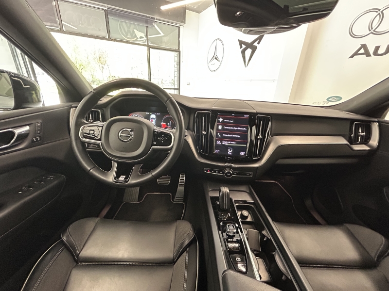 VOLVO XC60 T8 R-line