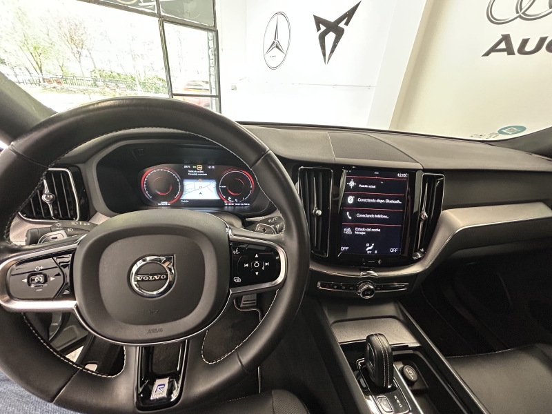 VOLVO XC60 T8 R-line