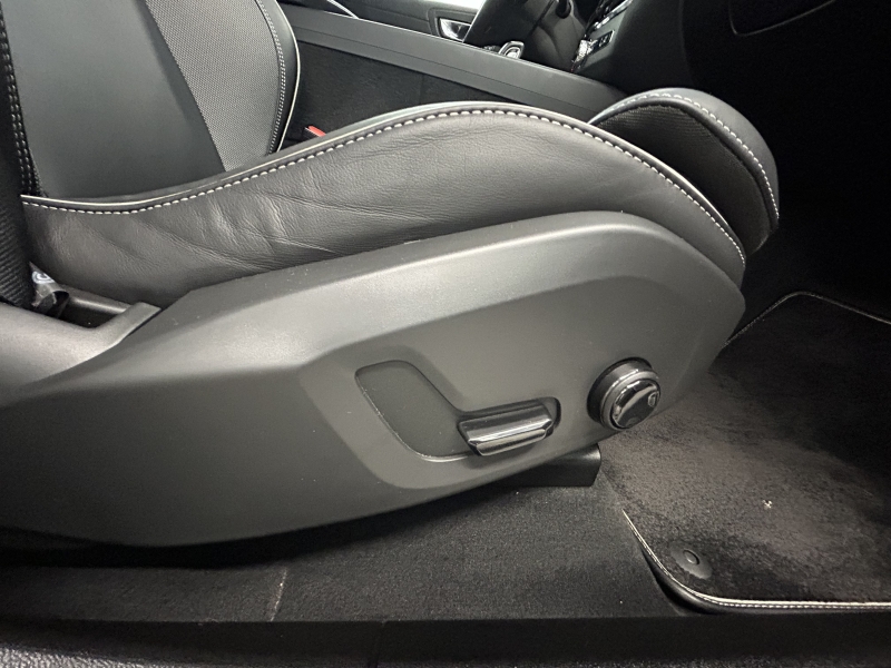 VOLVO XC60 T8 R-line