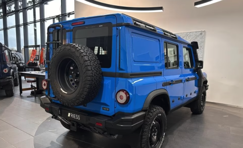 INEOS GRENADIER TRIALMASTER PORSCHE SHARK BLUE 