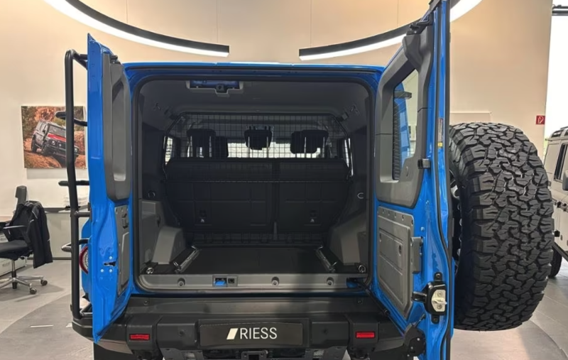 INEOS GRENADIER TRIALMASTER PORSCHE SHARK BLUE 