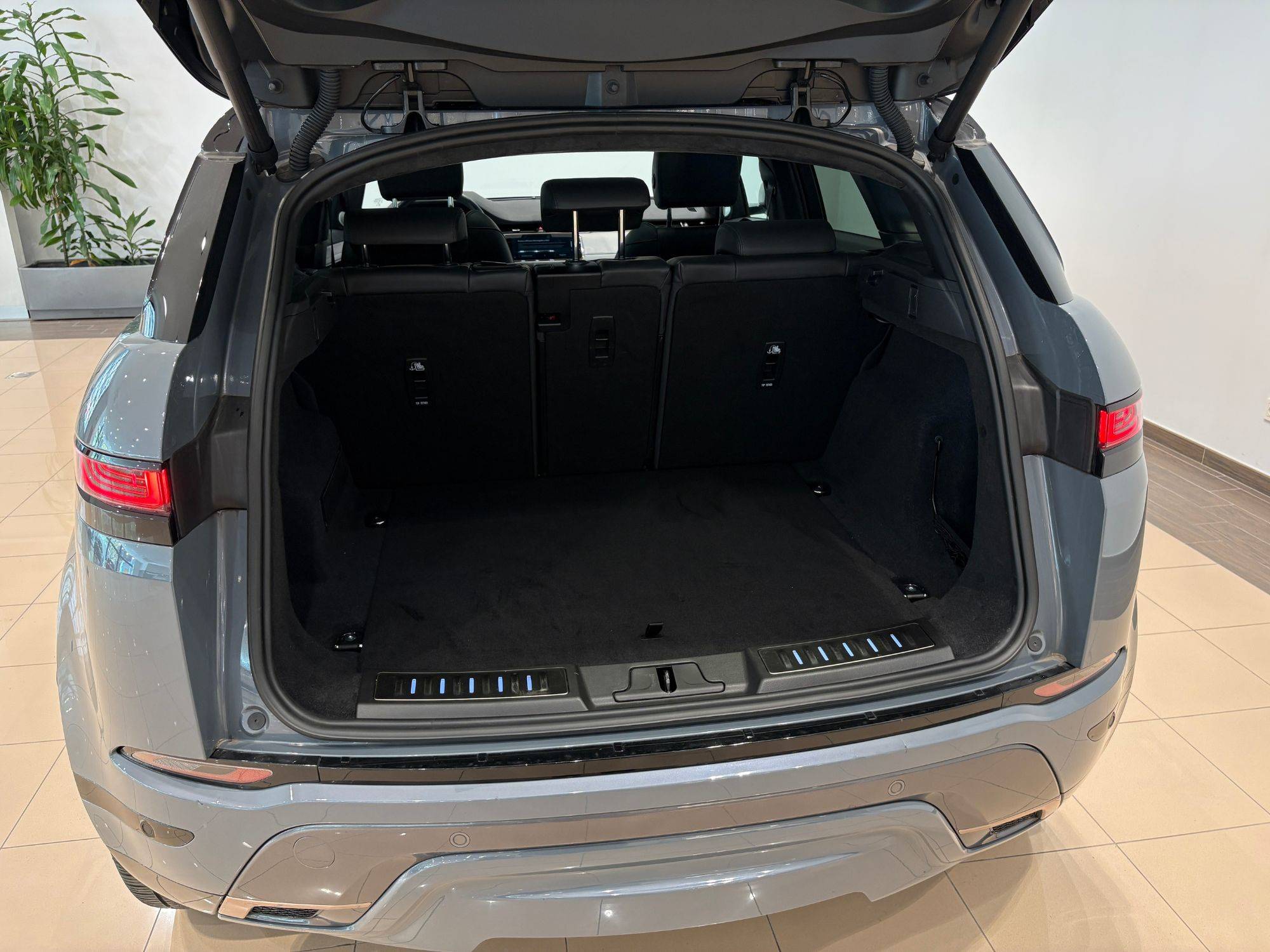 Land Rover Range Rover Evoque R-Dynamic HSE P300e