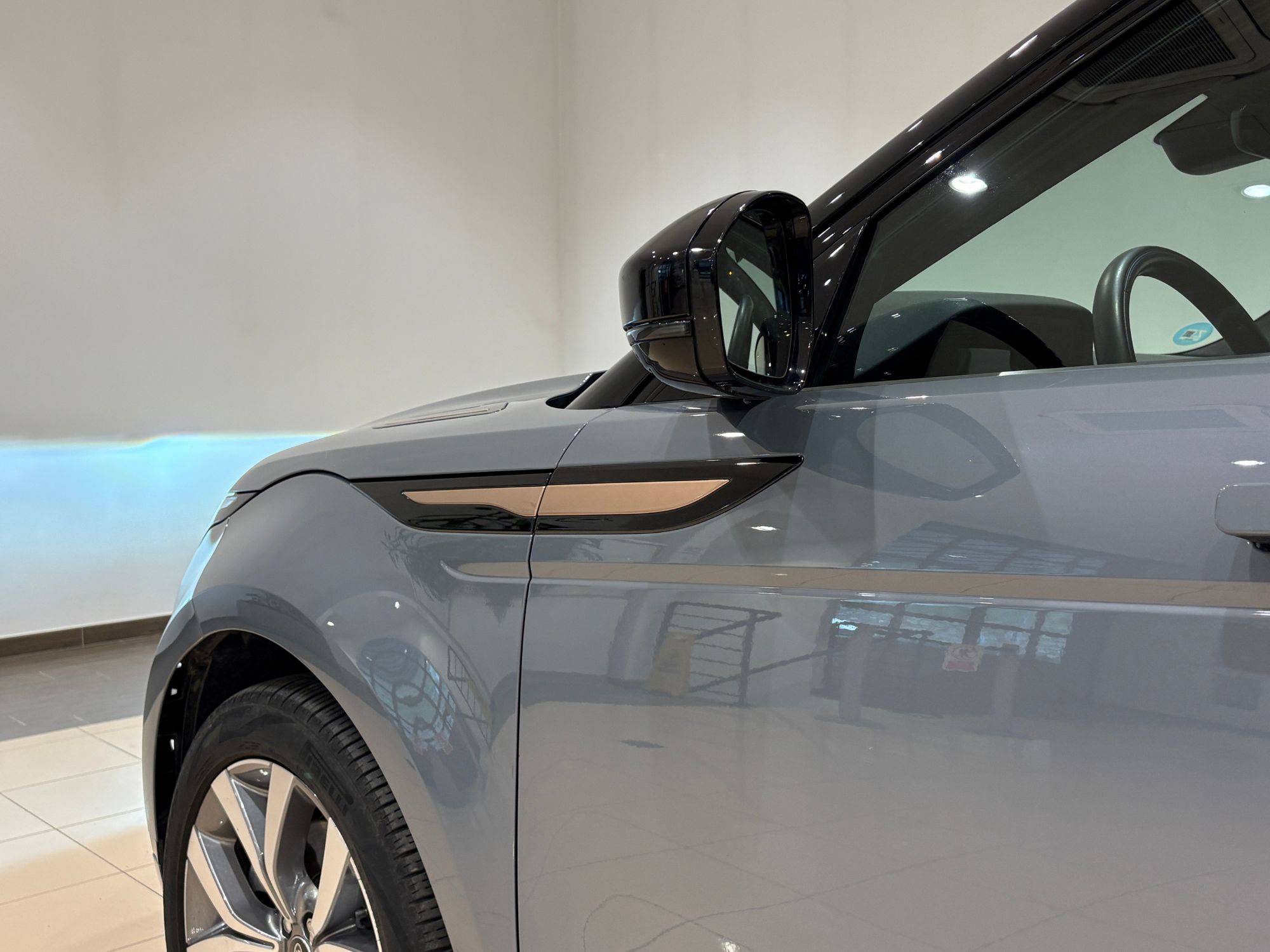 Land Rover Range Rover Evoque R-Dynamic HSE P300e
