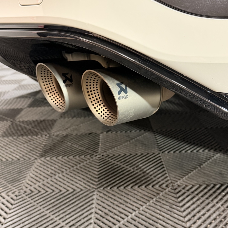 VOLKSWAGEN T-ROC R 300CV “AKRAPOVIC”