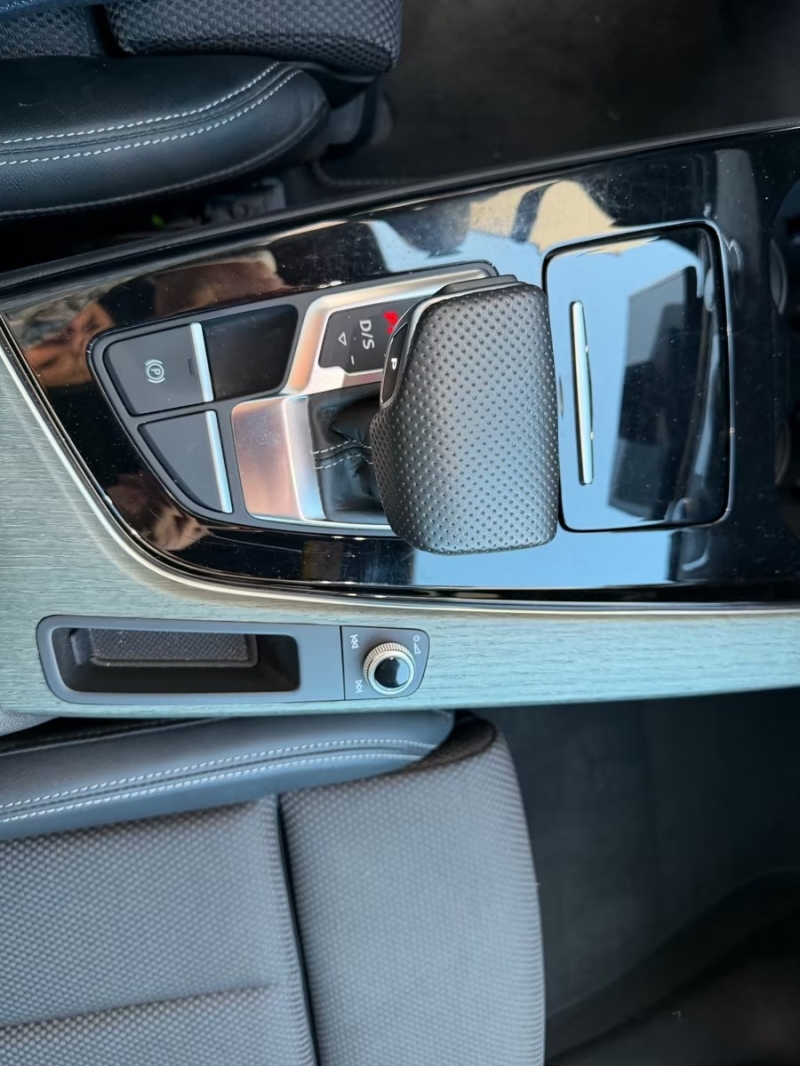 AUDI A4 40 TFSI LINE LED 