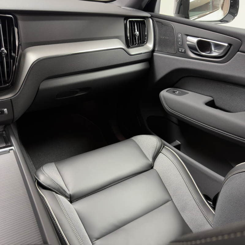VOLVO XC60 B5 AWD 250CV “BLACK EDITION PLUS”