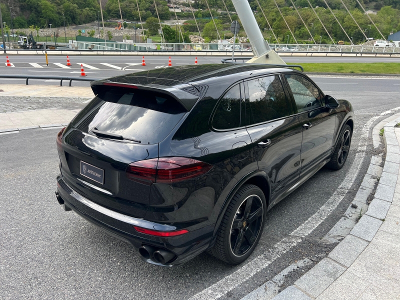Porsche Cayenne Turbo S Akrapovic