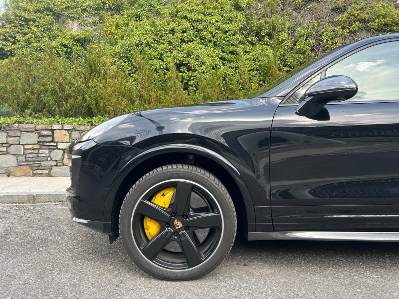Porsche Cayenne Turbo S Akrapovic