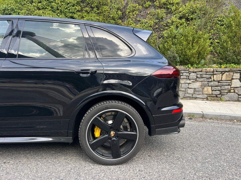 Porsche Cayenne Turbo S Akrapovic