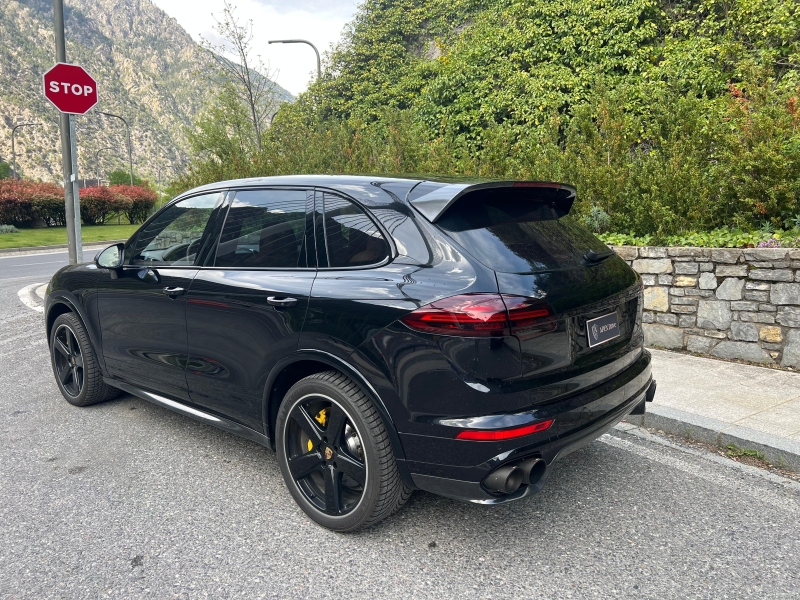 Porsche Cayenne Turbo S Akrapovic