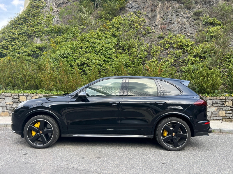 Porsche Cayenne Turbo S Akrapovic