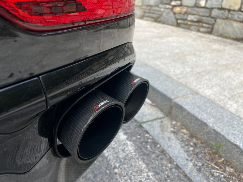 Porsche Cayenne Turbo S Akrapovic
