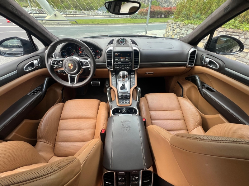 Porsche Cayenne Turbo S Akrapovic