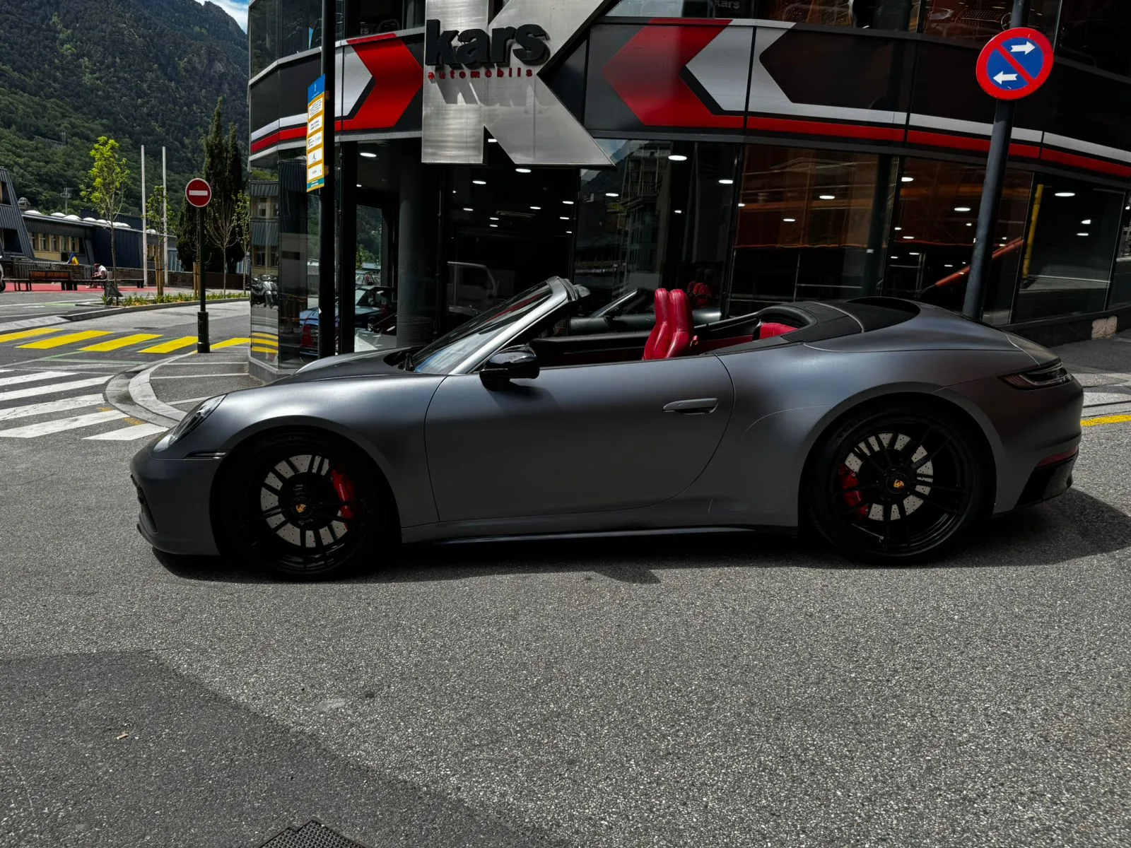 Porsche 911 - 992 Carrera 4 GTS Cabrio