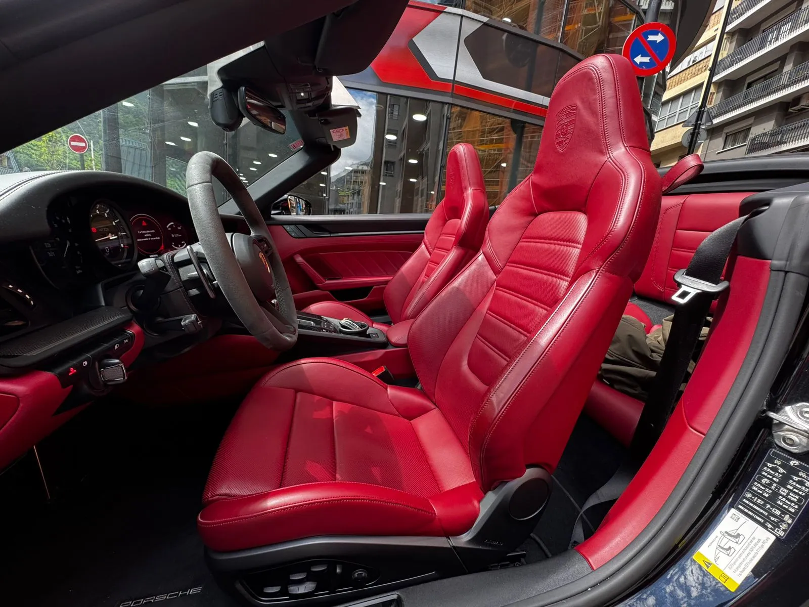 Porsche 911 - 992 Carrera 4 GTS Cabrio