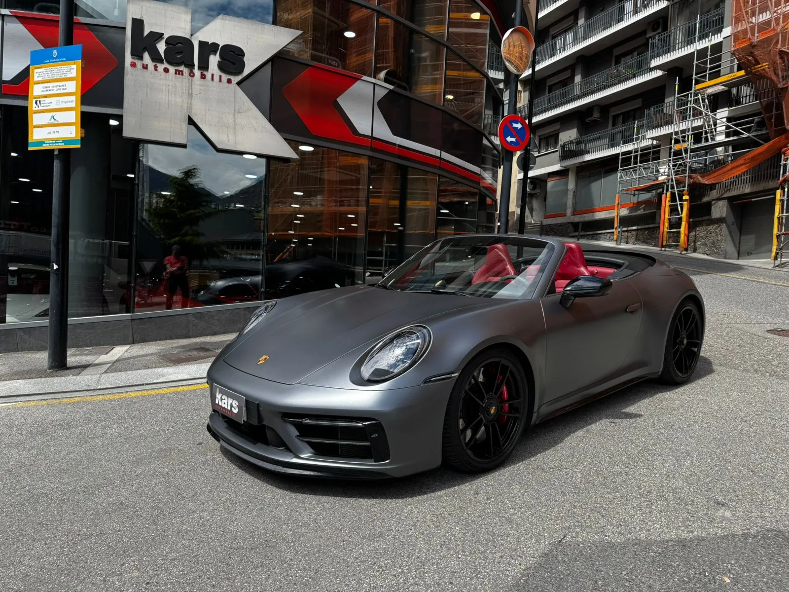 Porsche 911 - 992 Carrera 4 GTS Cabrio