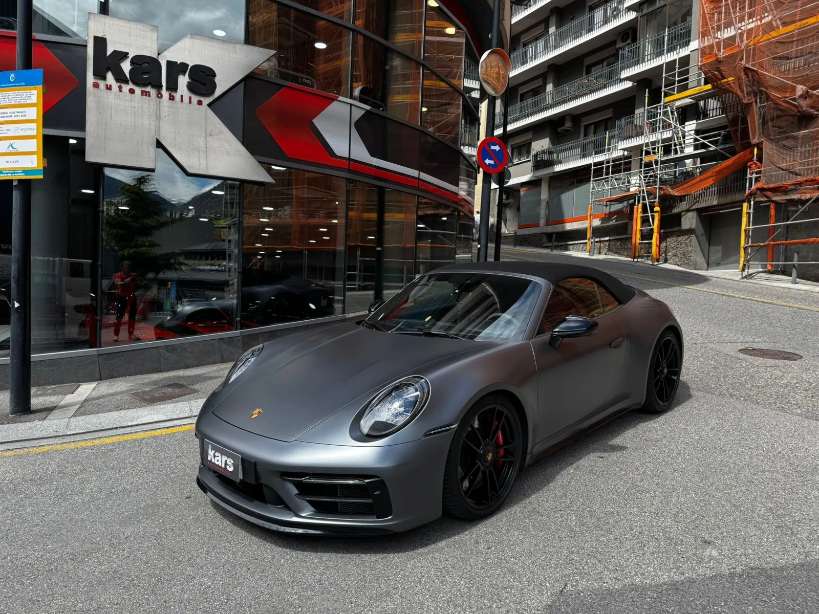 Porsche 911 - 992 Carrera 4 GTS Cabrio