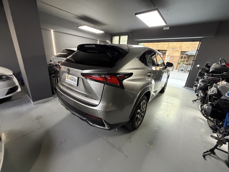 Lexus NX 300h 200cv