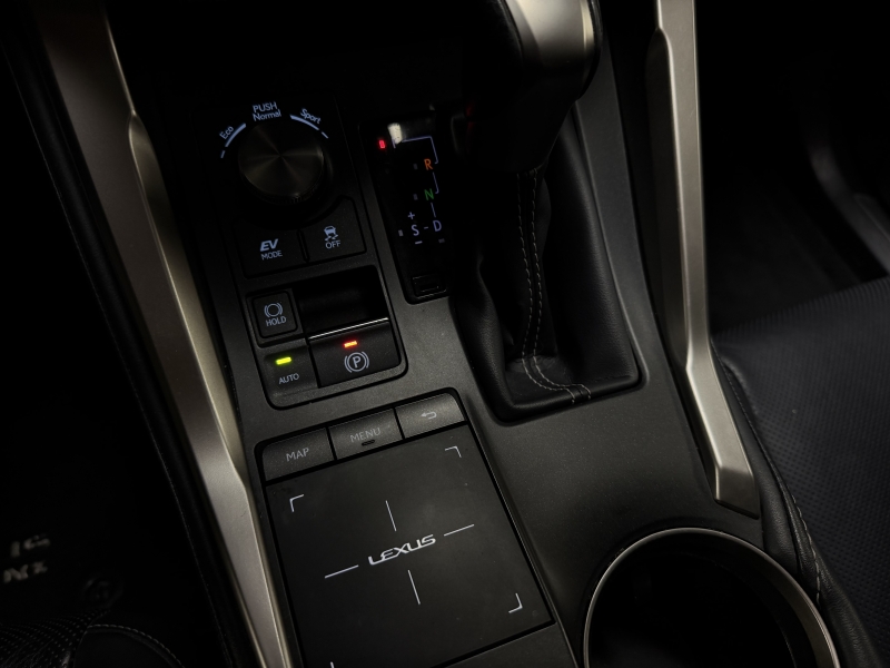 Lexus NX 300h 200cv