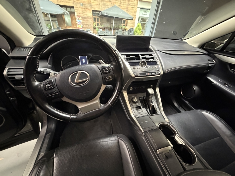 Lexus NX 300h 200cv