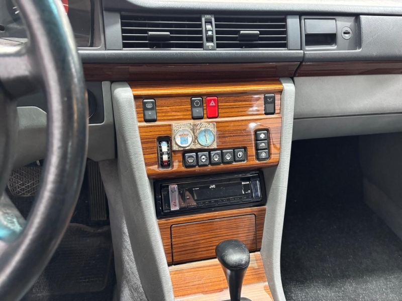 MERCEDES-BENZ 300 CE W124
