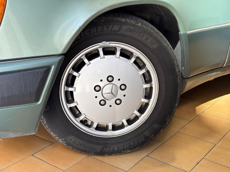 MERCEDES-BENZ 300 CE W124