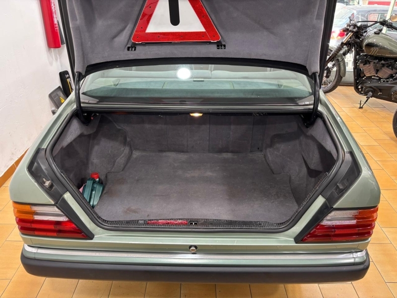 MERCEDES-BENZ 300 CE W124