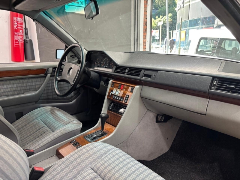MERCEDES-BENZ 300 CE W124