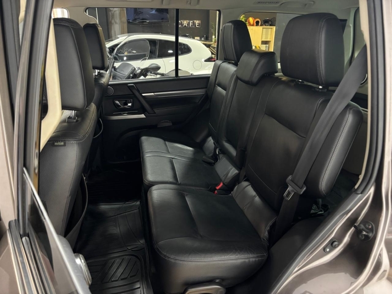 MITSUBISHI MONTERO 7 PLACES