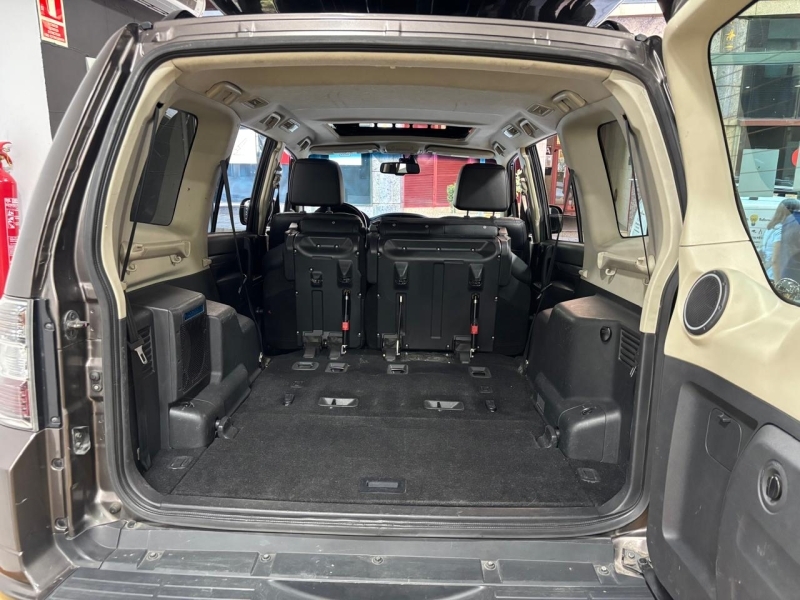 MITSUBISHI MONTERO 7 PLACES