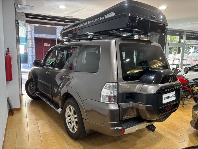 MITSUBISHI MONTERO 7 PLACES